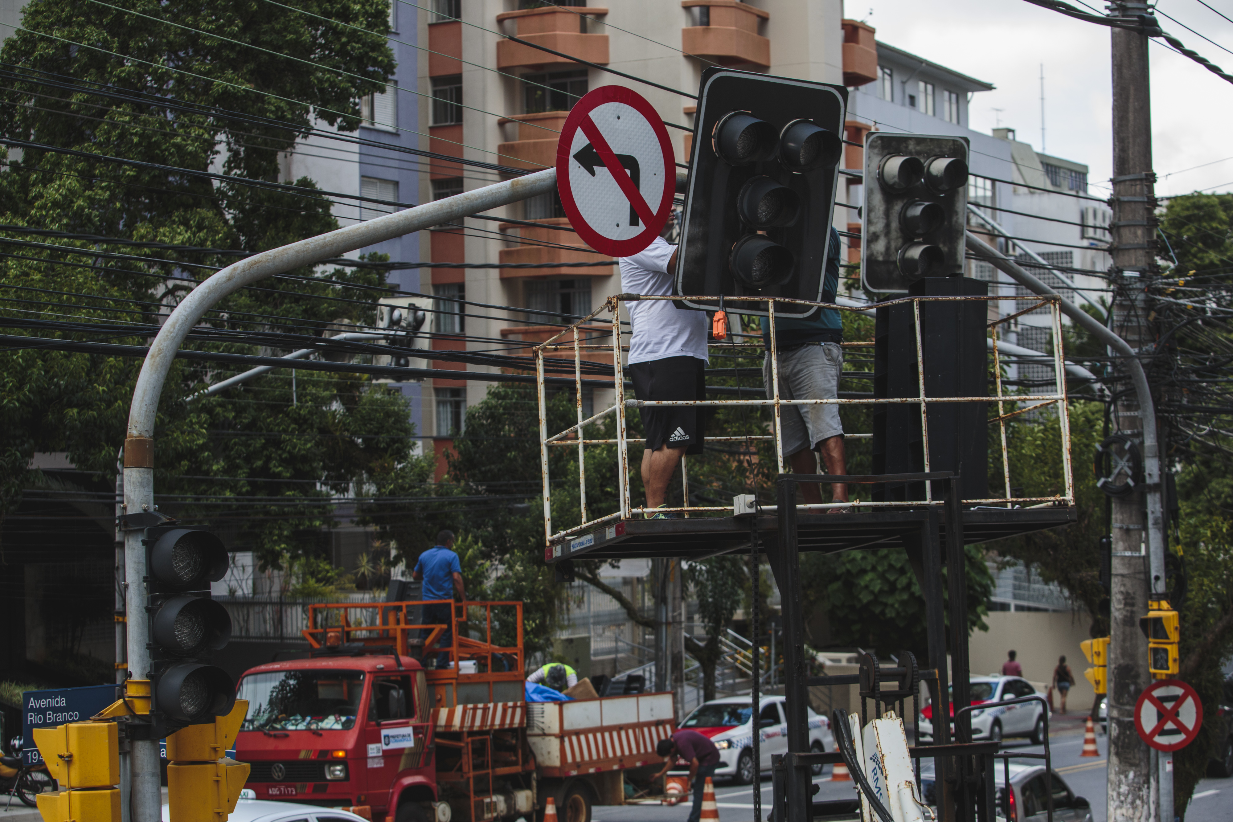 Florianópolis ganha novos controladores de semáforos em oito cruzamentos da área central