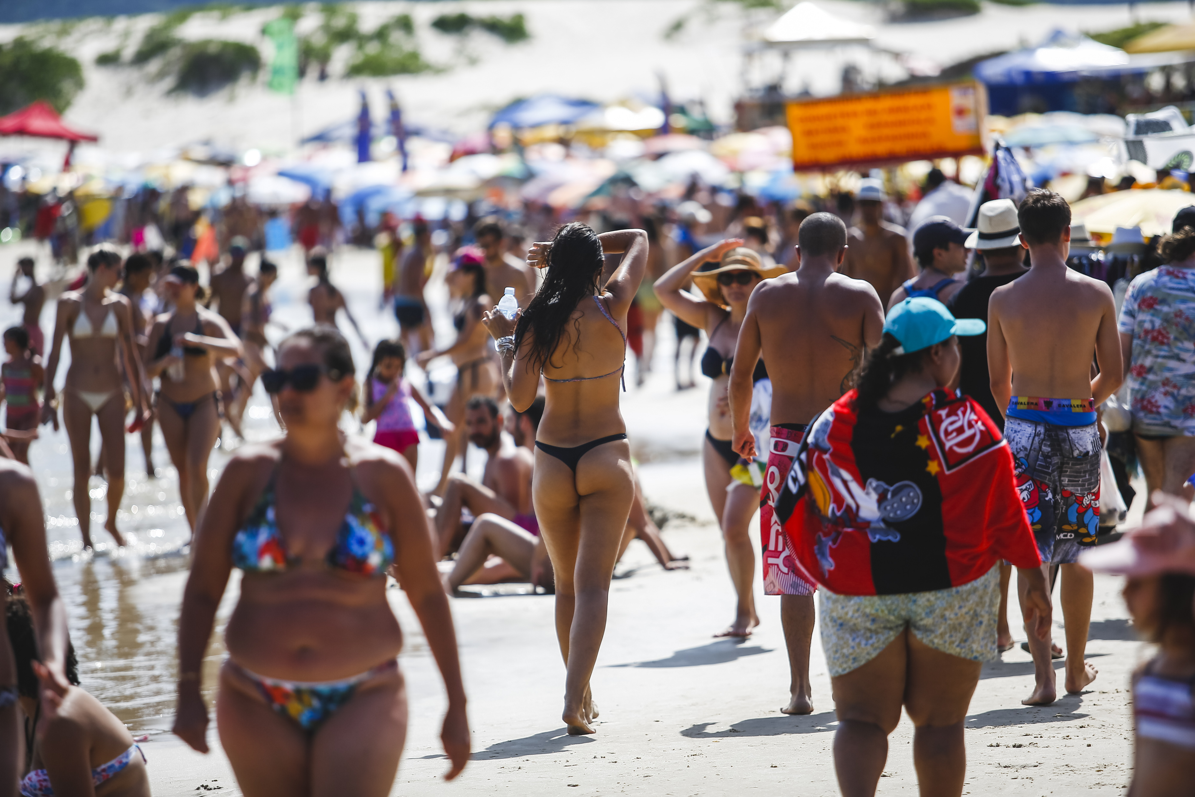 O cartel dos quiosques de praia se repete na Ilha da Magia