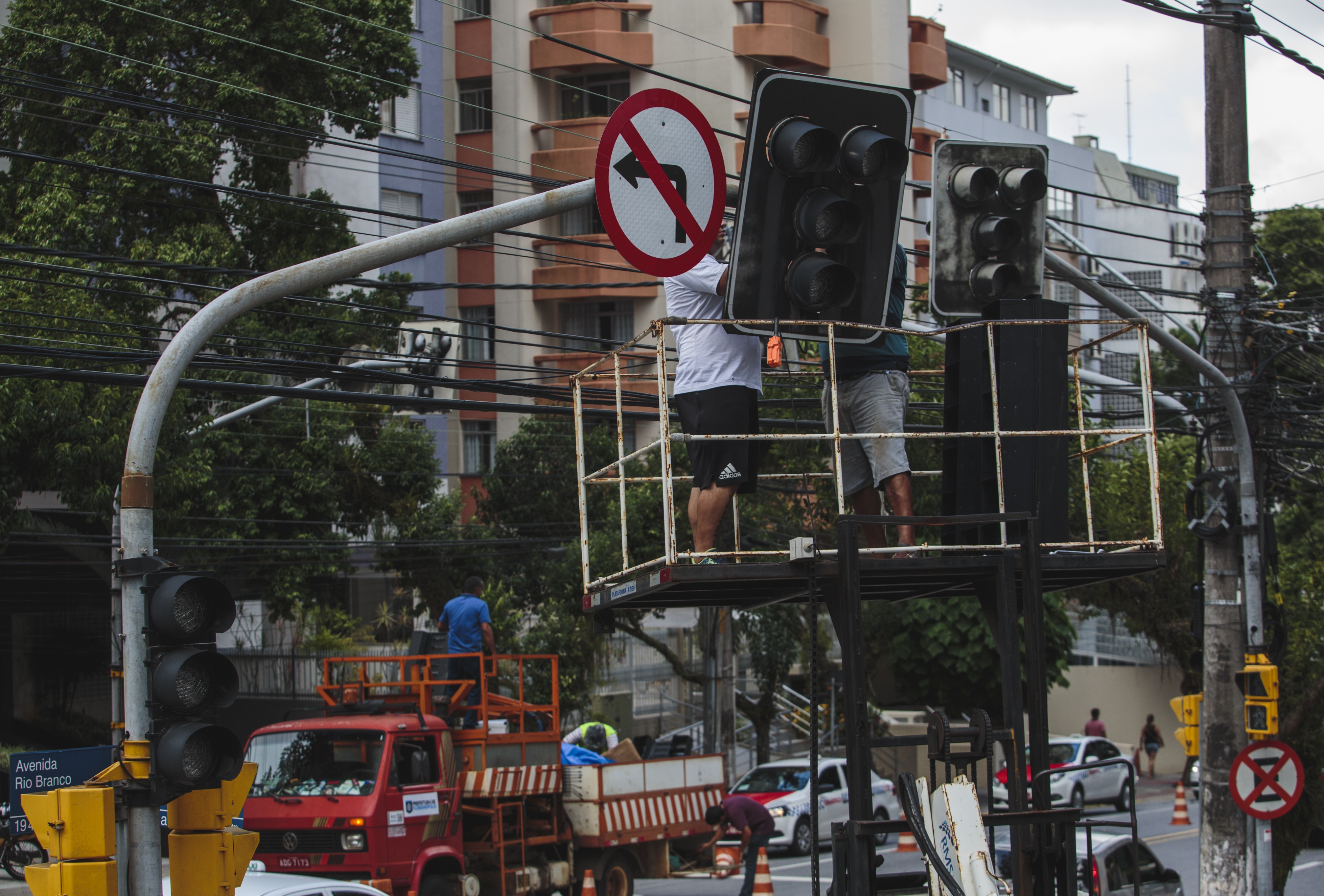 Trabalhos para a troca dos sem&aacute;foros iniciaram nesta ter&ccedil;a-feira na regi&atilde;o do Centro de Florian&oacute;polis - Daniel Queiroz/ ND