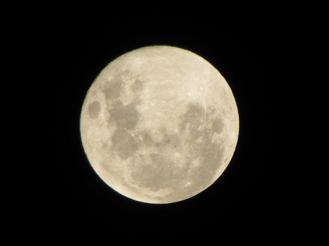 Última Superlua do ano pode ser novamente vista nesta quinta-feira