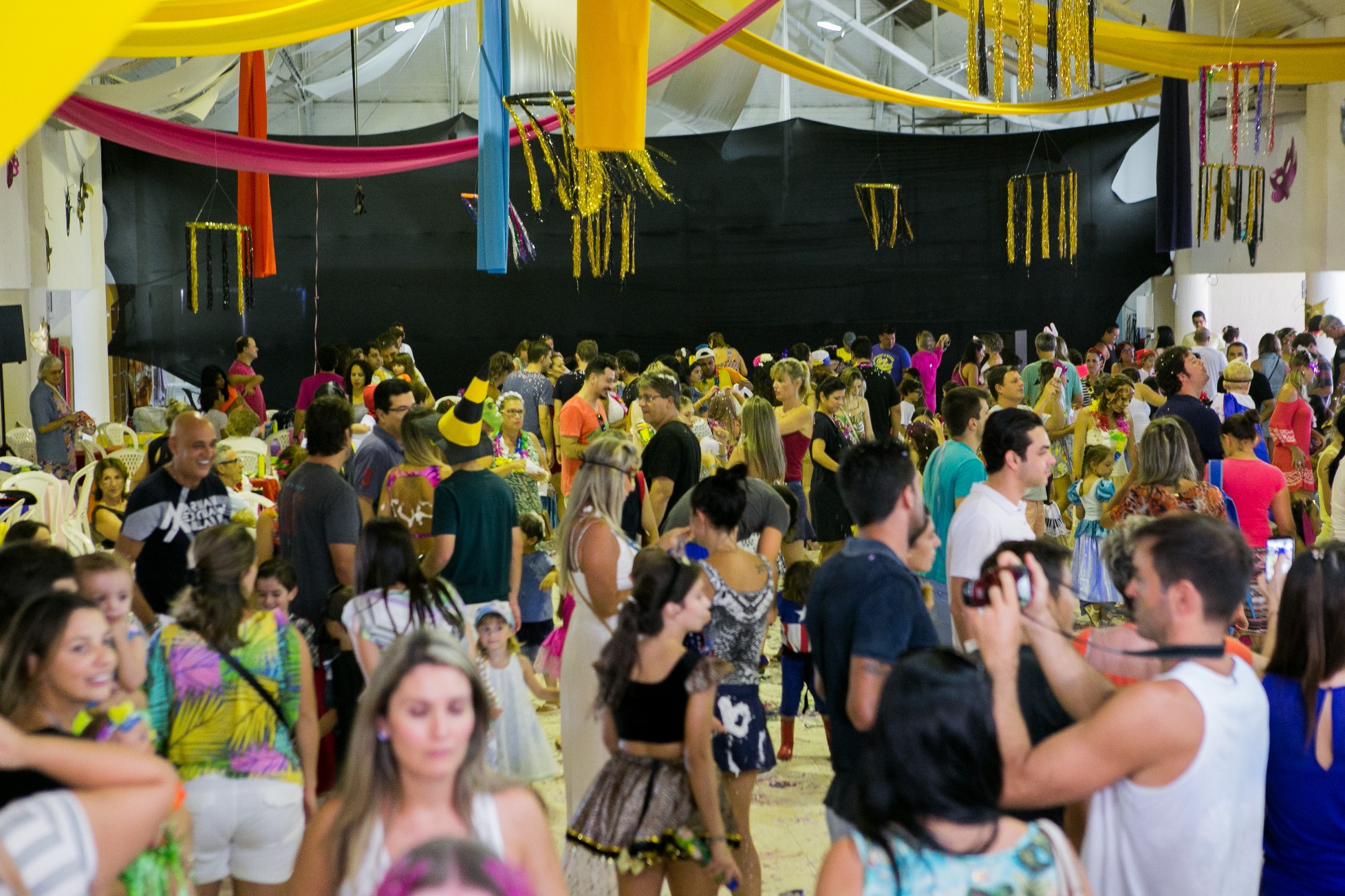 Floripa Shopping promove Bailinho de Carnaval Infantil com oficinas de  confecção de adereços e customização de abadás - Acontecendo Aqui