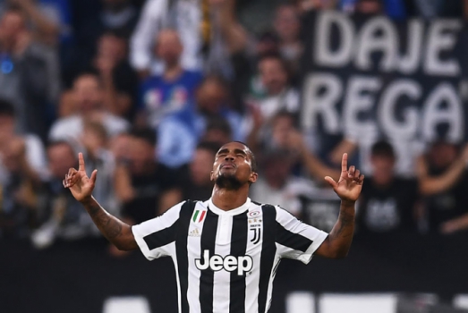 Douglas Costa se destacou pela Juventus