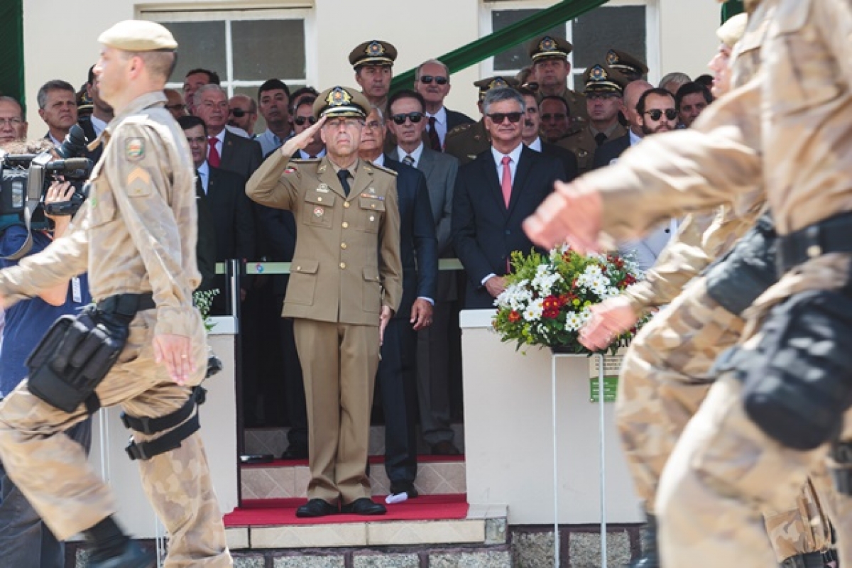 Em respeito ao cargo de Delegado-Geral e para que preservem o respeito que receberam...