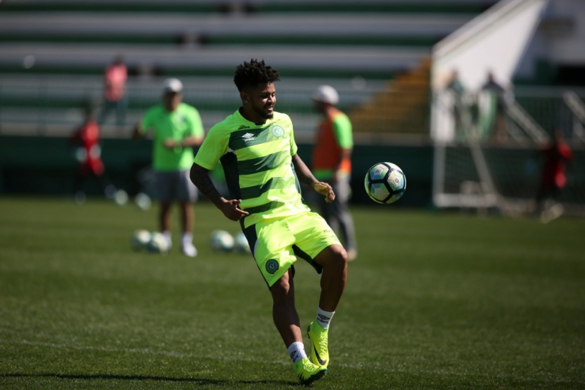 Lateral não renova e Chapecoense registra mais uma baixa no elenco campeão