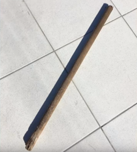  O peda&ccedil;o de madeira utilizado j&aacute; foi apreendido pela Pol&iacute;cia Civil - Reprodu&ccedil;&atilde;o/RICTV