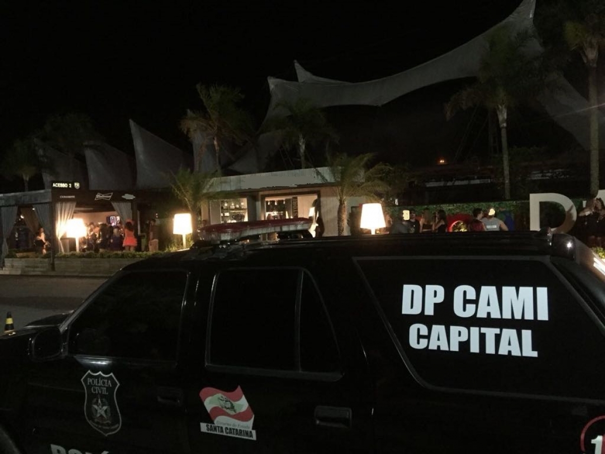 Adolescentes são apreendidos em Jurerê em ação contra venda de bebidas para menores