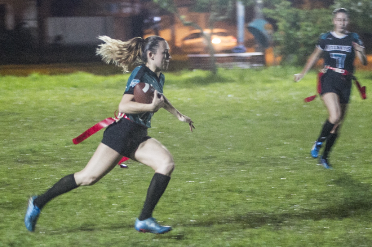 Gabriela Bankhardt jogando flag football 