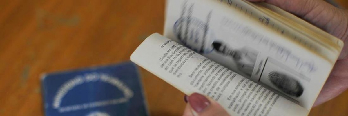 Bolsonaro prorroga redução de jornadas e salários