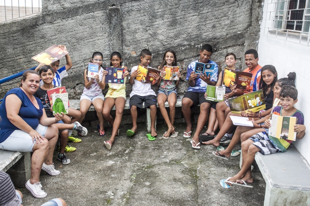 Em Florianópolis, projeto Piquenique Literário, realizado pela Casa da Criança, no Morro da Penitenciária, busca difundir a literatura na infância como um meio em si - Marco Santiago/ND