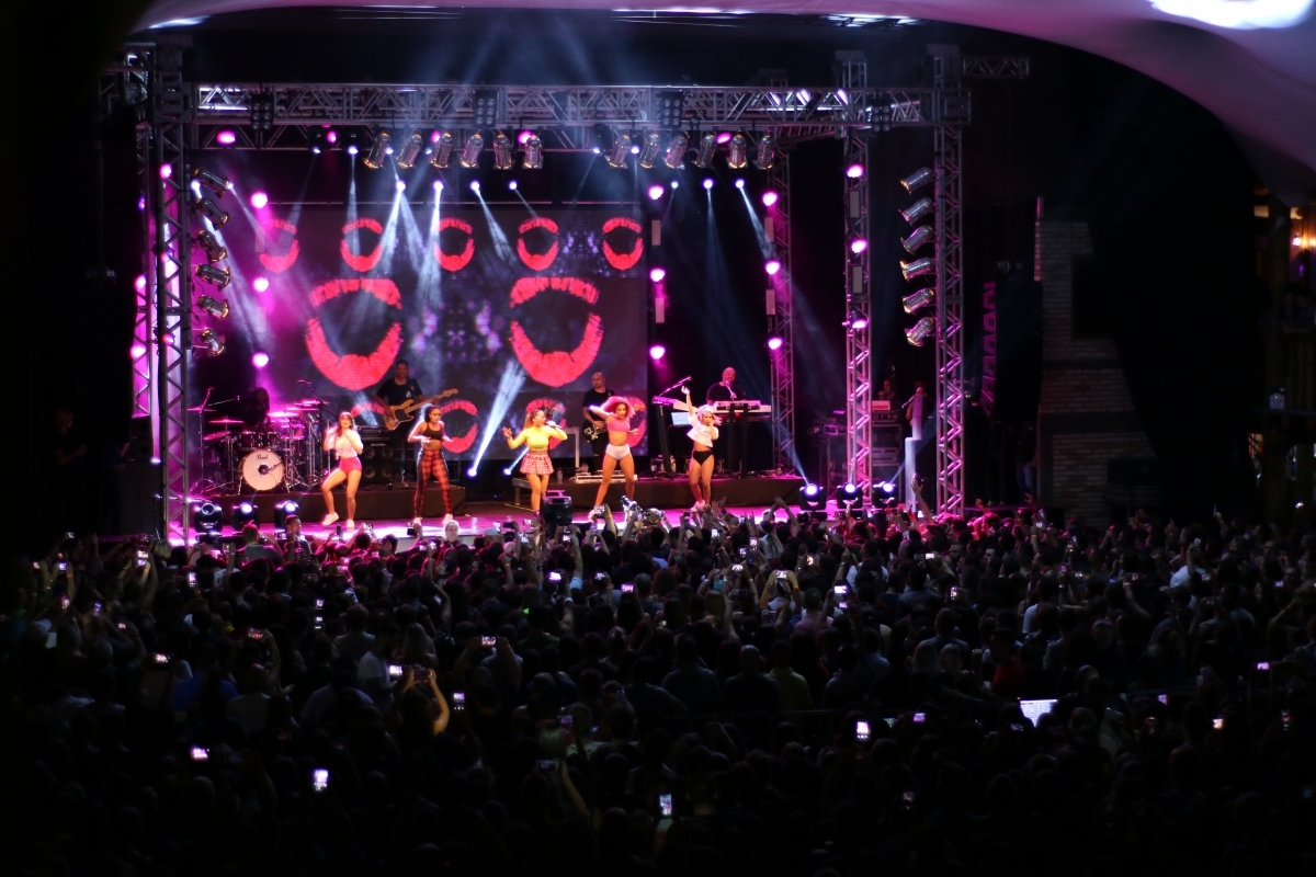 A cantora abriu o show com a m&uacute;sica 