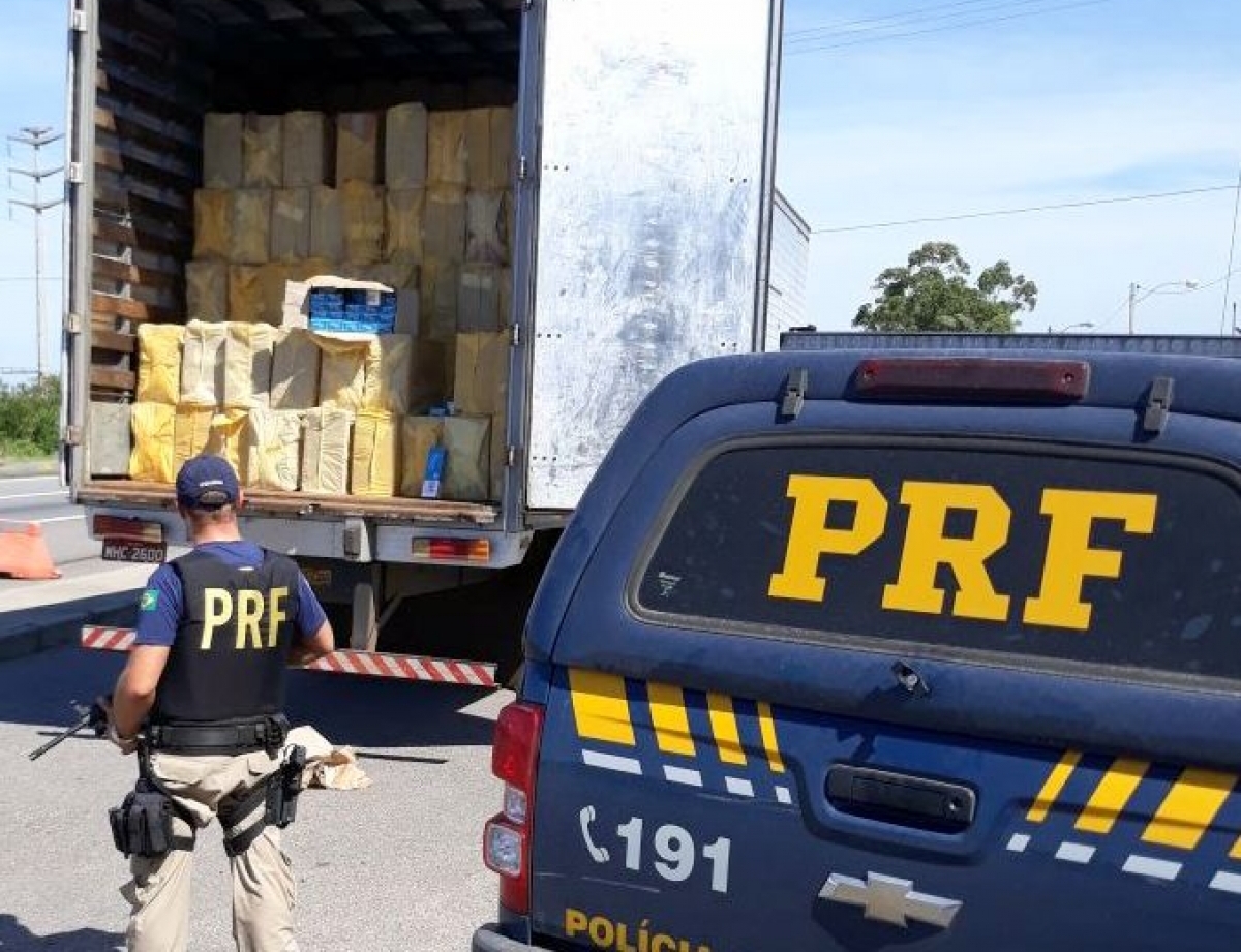  Os 375 mil ma&ccedil;os de cigarros contrabandeados seriam entregues em Crici&uacute;ma - PRF/Divulga&ccedil;&atilde;o/ND