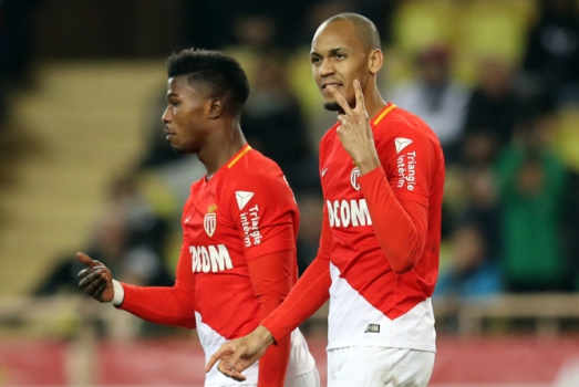 Fabinho foi para o futebol &aacute;rabe – Foto: VALERY HACHE / AFP
