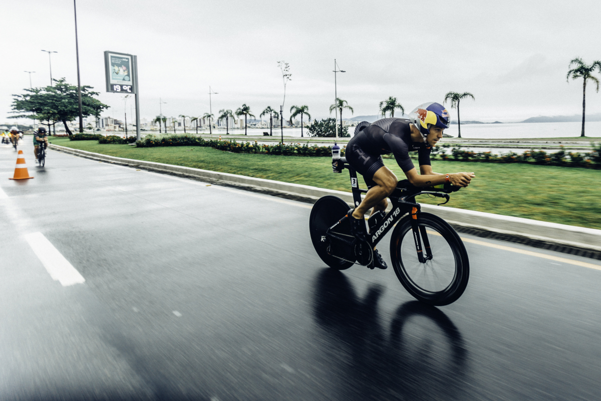 Catarinense Igor Amorelli busca o bicampeonato no Ironman 70.3, em Floripa, no domingo