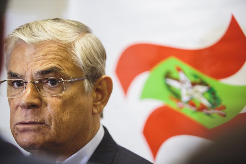 PF cumpriu mandado de busca e apreensão no apartamento de Eduardo Moreira – Foto: Daniel Queiroz/ND