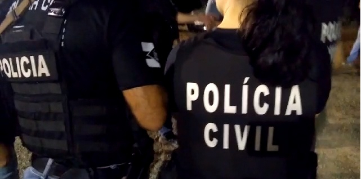 Policiais buscam integrantes de organização criminosa no morro do caju, em florianópolis