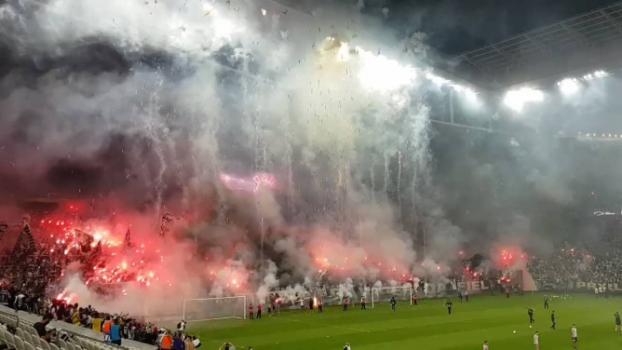 Antes de jogo do Brasil, torcida entra no clima com pintura no