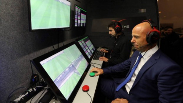 VAR introduz a partida com dois apitos finais – Foto: Divulgação