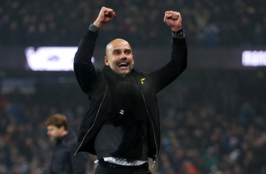 Com o título da Premier League, conquistado no último domingo à frente do Manchester City, Pep Guardiola chega a impressionantes 23 títulos em apenas 10 anos de carreira. O treinador espanhol é o de melhor média entre os técnicos dos grandes clubes europ – Foto: (Foto: Divulgação / Manchester City)