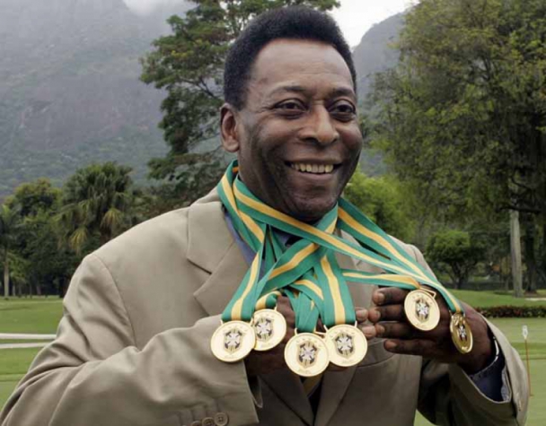 Pel&eacute; conquistou seis t&iacute;tulos nacionais pelo Santos (Foto: AFP/CAIO LEAL) – Foto: AFP/CAIO LEAL / ND