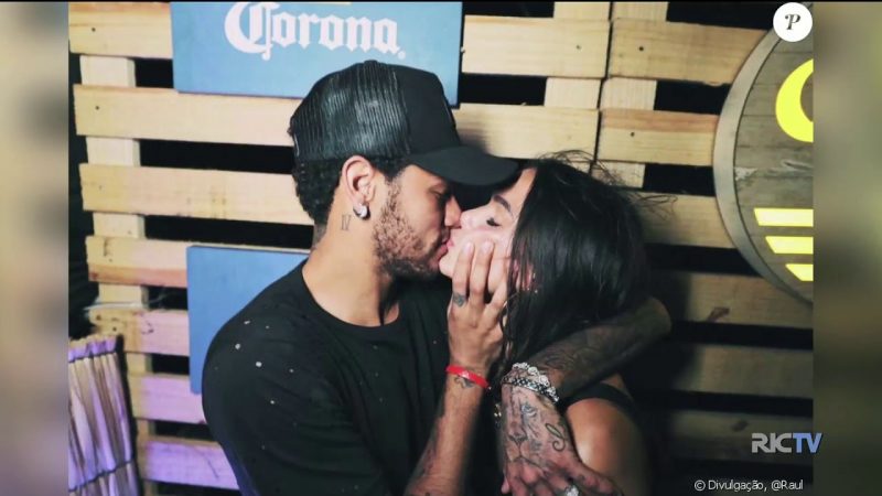 Neymar e Marquezine assumiram namoro pela primeira vez em 2013 – Foto: Reprodu&ccedil;&atilde;o/RICTV Record TV