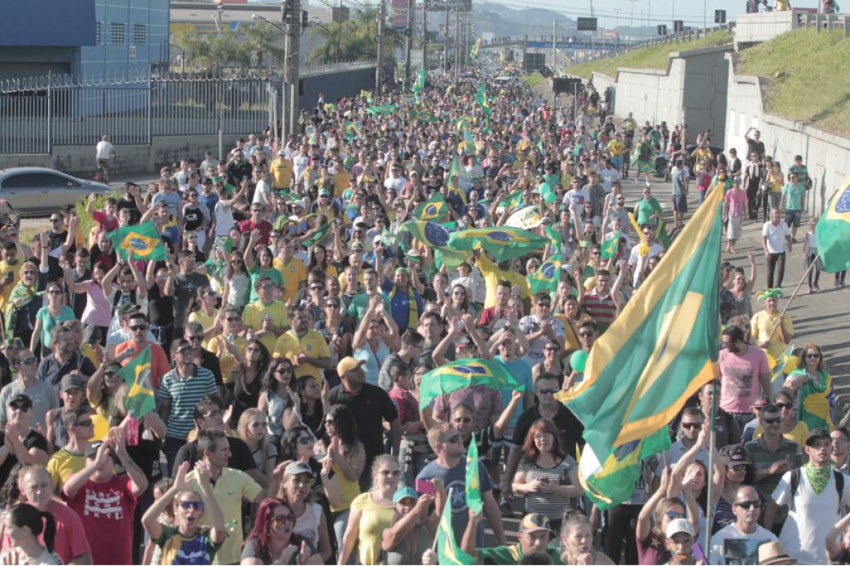 Greve dos caminhoneiros de 2018 reuniu apoio popular em diversas cidades de Santa Catarina