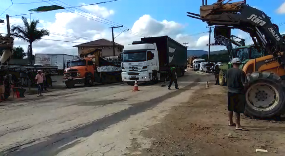 Promessa dos caminhoneiros é de que não haverá impedimento do transporte intermunicipal das vacinas – Foto: Fábio Bispo/Arquivo/ND
