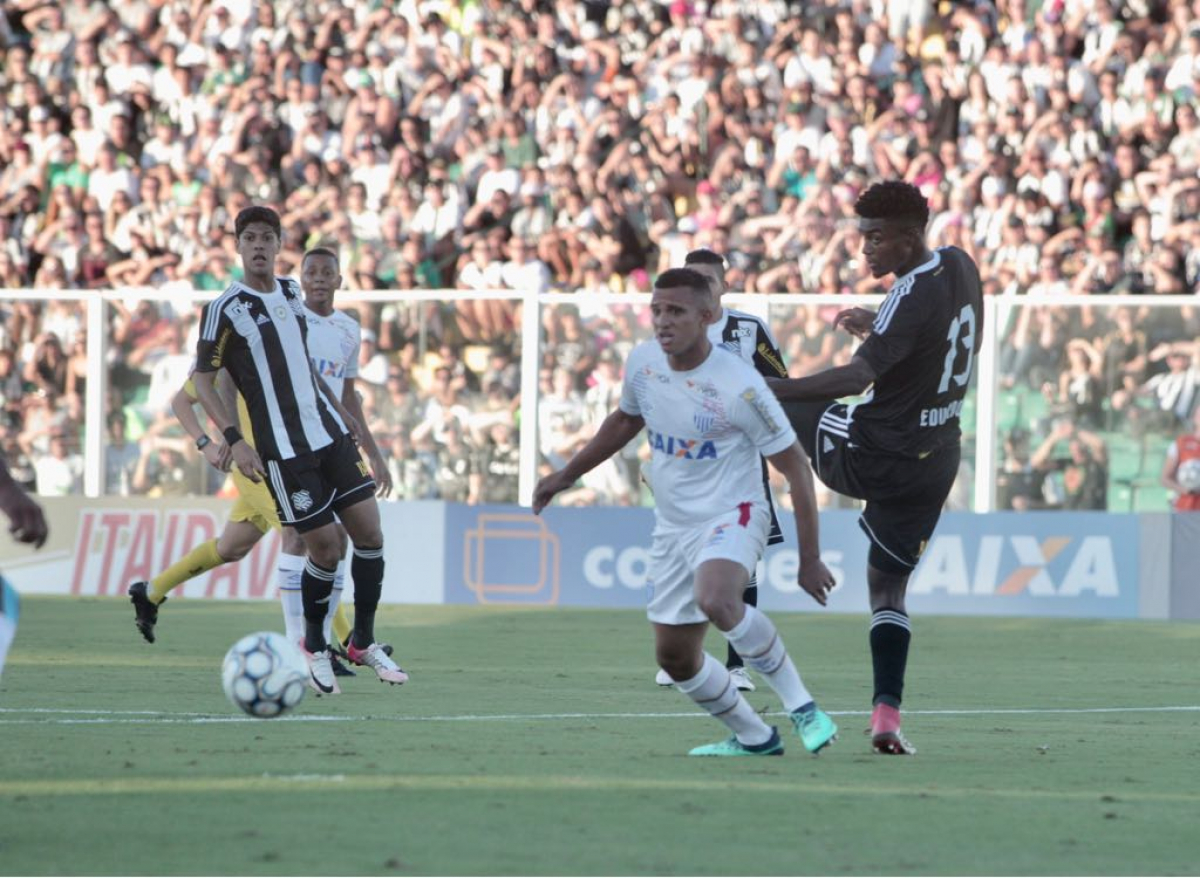 FOTOS: Relembre jogos marcantes entre Avaí e Figueirense nos últimos anos