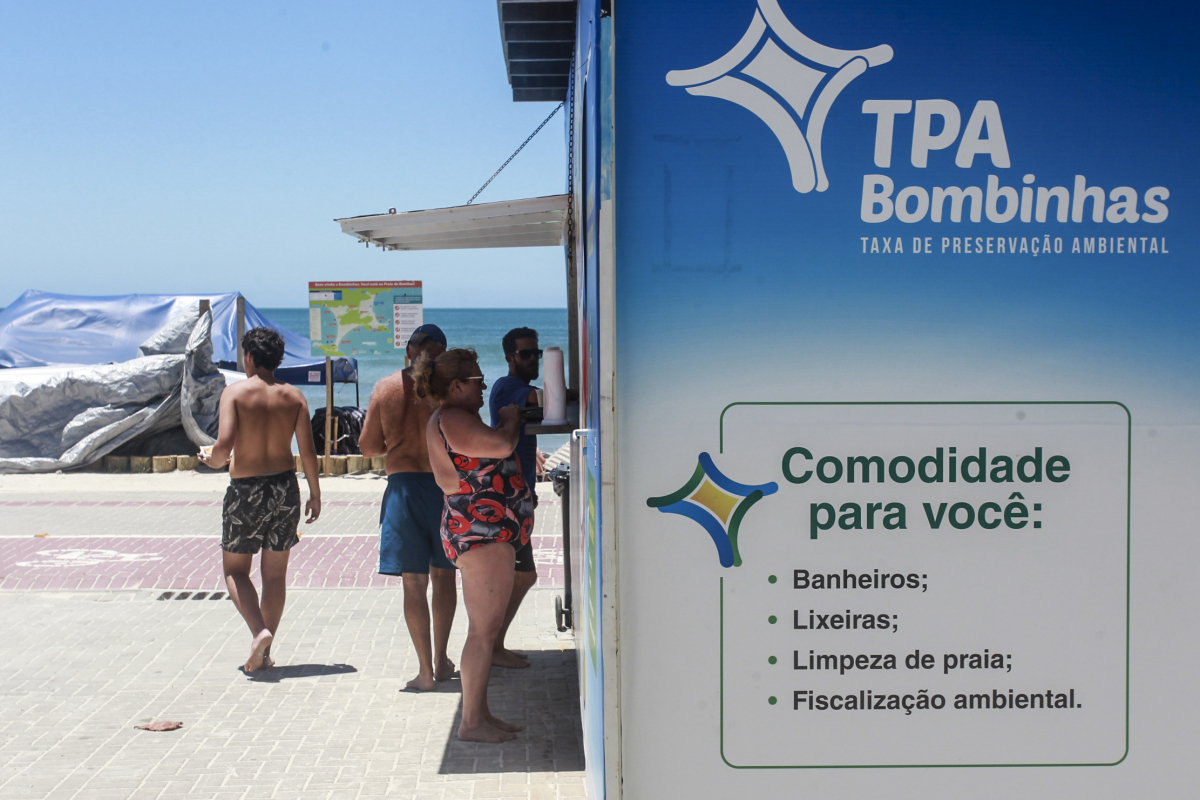 Bombinhas, no litoral de SC, cobrará taxa para entrar na cidade -  09/09/2014 - UOL Notícias