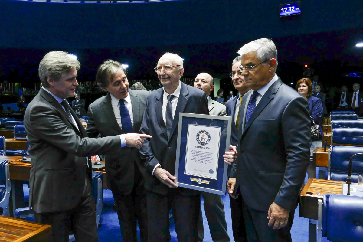 Senador Eun&iacute;cio Oliveira (PMDB-CE), Walter Orthmann, senador D&aacute;rio Berger (PMDB) e governador Eduardo Moreira - Roque de S&aacute;/Ag&ecirc;ncia Senado