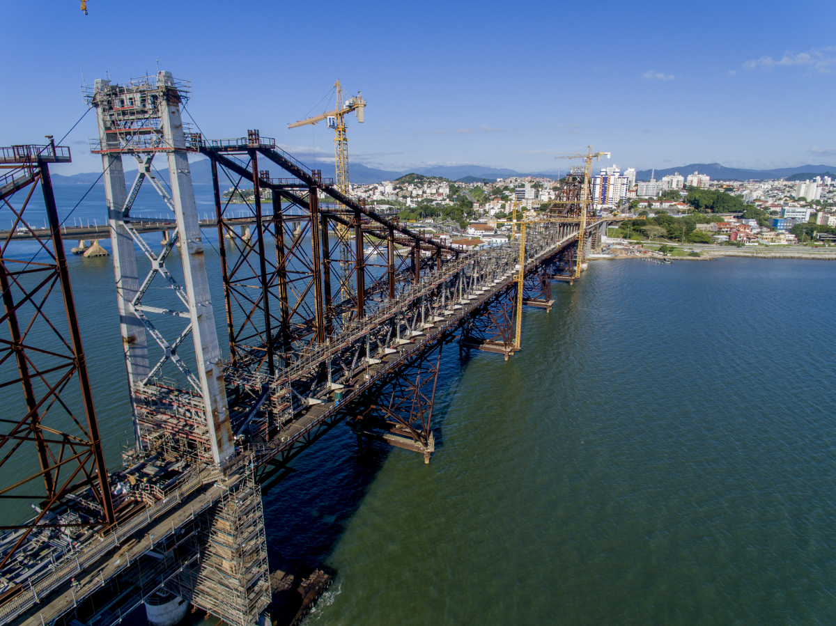 A previsão inicial para a conclusão da restauração da ponte era outubro deste ano - Flávio Tin/ND