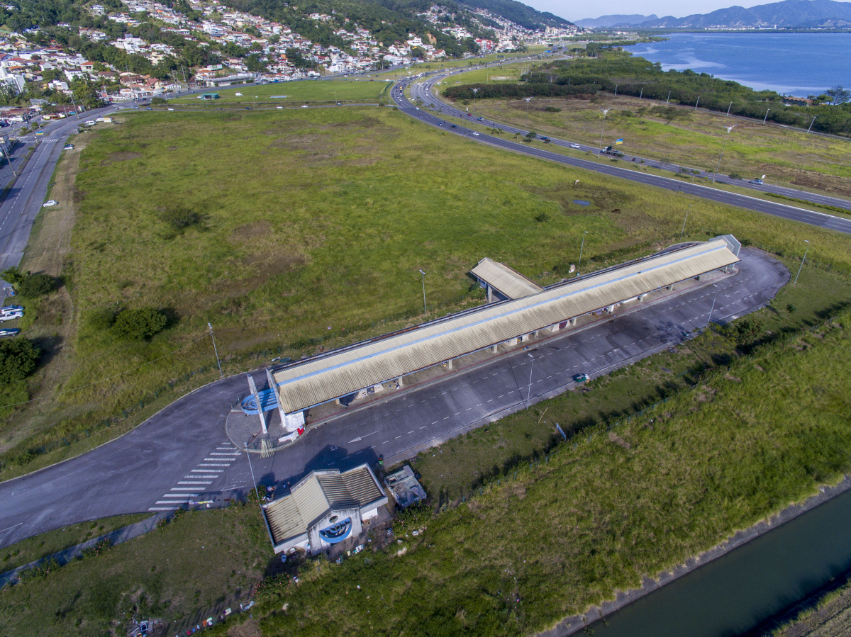 Constru&iacute;do h&aacute; 15 anos, Terminal do Saco dos Lim&otilde;es nunca foi utilizado para integra&ccedil;&atilde;o do transporte (imagem de 2018) – Foto: Fl&aacute;vio Tin/Arquivo/ND