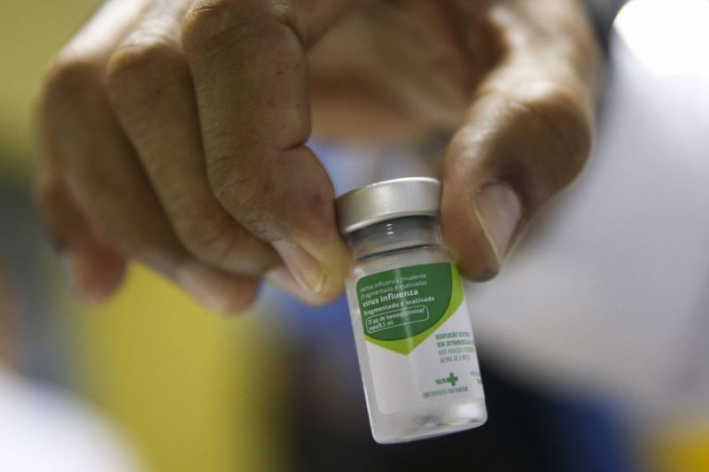 Ministério da Saúde recomenda que quem estiver apto a receber a proteção contra o novo coronavírus deve receber o imunizante antes e depois o da gripe respeitando o prazo – Foto: Marcelo Camargo/Agência Brasil/Divulgação/ND