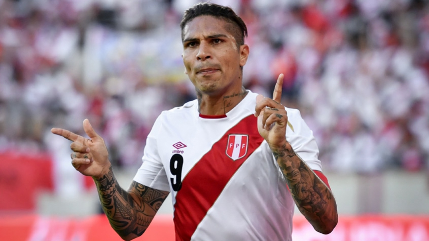 Guerrero em a&ccedil;&atilde;o pela sele&ccedil;&atilde;o peruana – Foto: AFP
