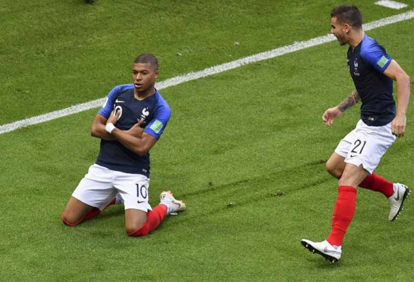Mbappé é flagrado 'cobrando' companheiro e expõe postura 'mimada' do atleta