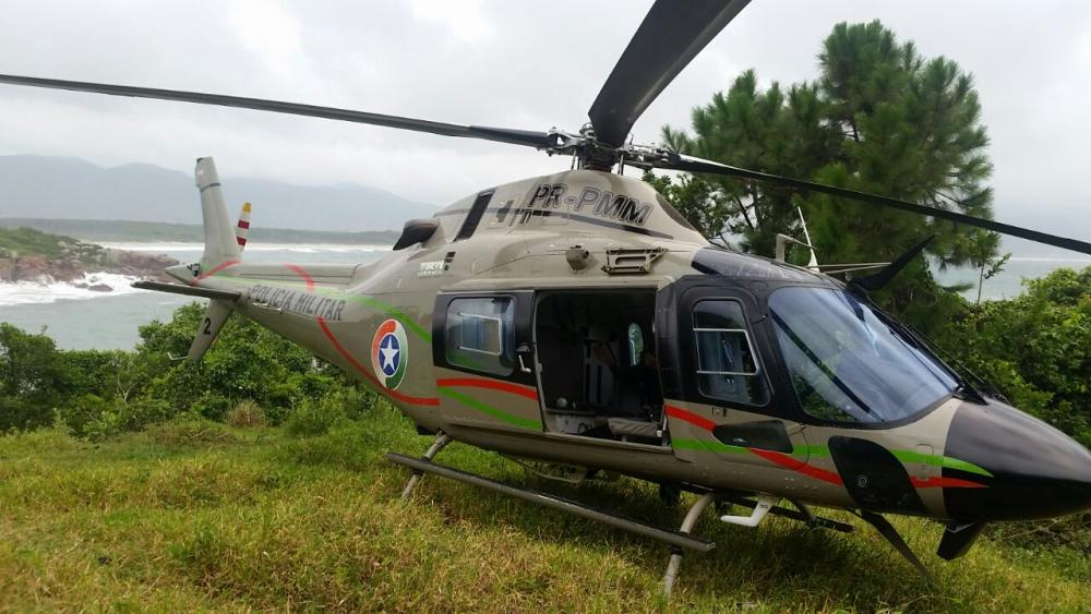 O helicóptero resgatou as vítimas na trilha da Barra da Lagoa - PM/Divulgação/ND