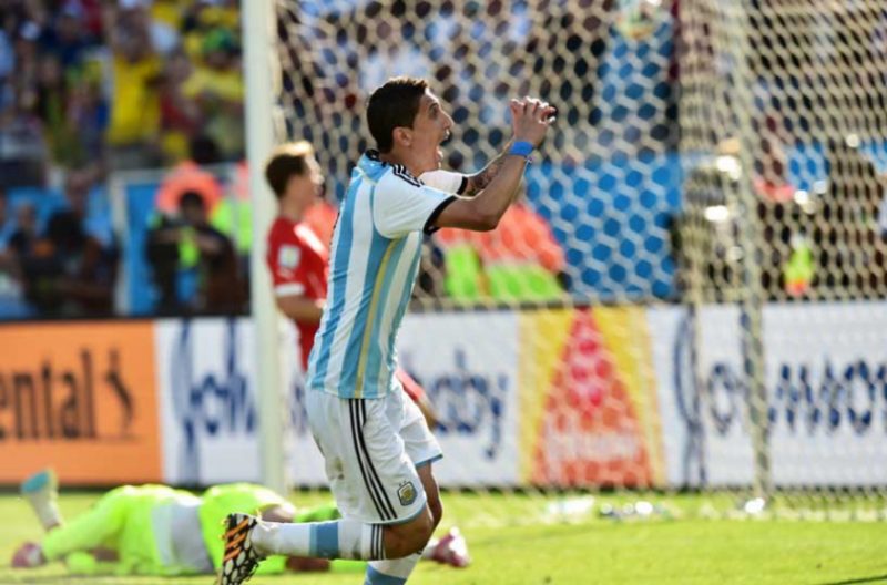 Di Mar&iacute;a sofreu com assaltos – Foto: Copa do Mundo 2014 – Argentina x Su&iacute;&ccedil;a (Foto: AFP)
