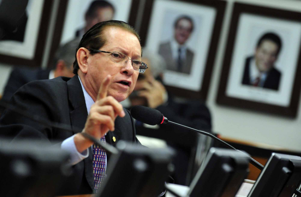 Inegociável, diz MDB a Moisés sobre vagas na majoritária