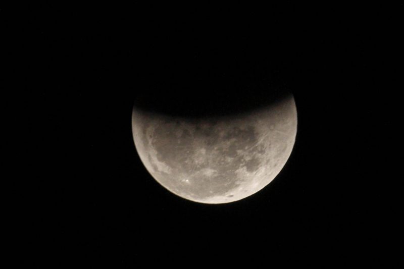 Eclipse lunar poder&aacute; ser visto nesta ter&ccedil;a-feira – Geraldo Bubniak/AGB/Folhapress