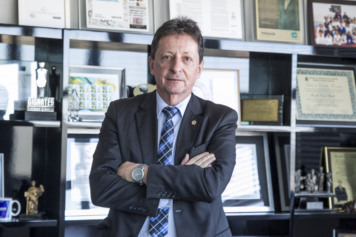 Impeachment de Moisés: quem é o desembargador que pode decidir em caso de empate