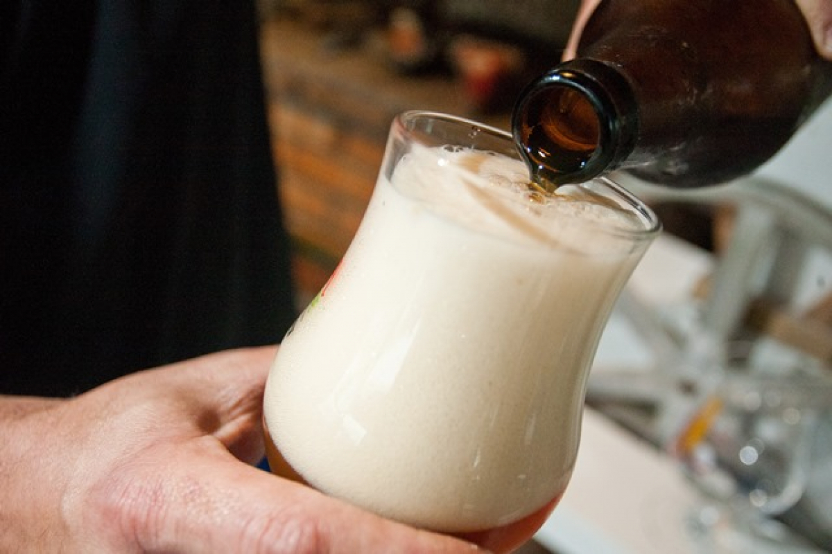 Visita permite conhecer as f&aacute;bricas e cervejarias artesanais e experimentar diversas tipos de cervejas e chopes - Marco Santiago/Arquivo/ND