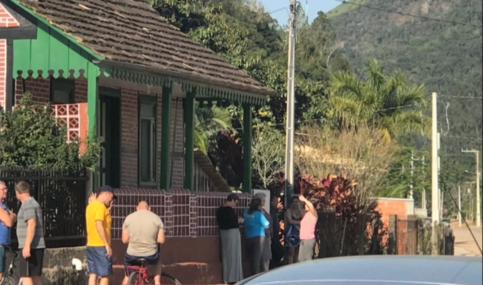 Policiais encontraram a idosa morta dentro de casa, com marcas de agress&otilde;es - Reprodu&ccedil;&atilde;o/RICTV