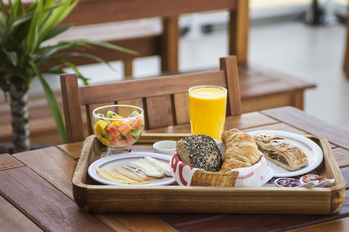 Ladrão invade casa, rouba celular e toma café com a vítima em SC