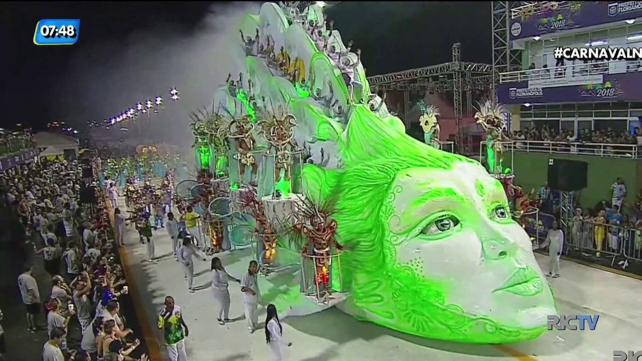 Carnaval em Floripa: três últimas escolas colocaram foliões para cantar na Passarela, em 2018 – Reprodução/RICTV Record TV