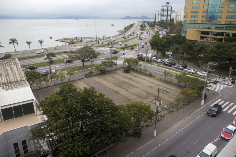 Terreno da Praça Forte São Luiz está em região valorizada da Baía Norte, na Capital – Foto: Foto Flávio Tin/Arquivo/ND
