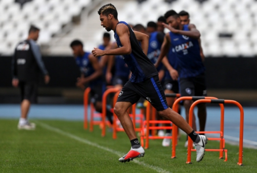 Matheus Fernandes foi revelado pelo Botafogo- Foto: (Foto: V&iacute;tor Silva/SSPress/Botafogo)