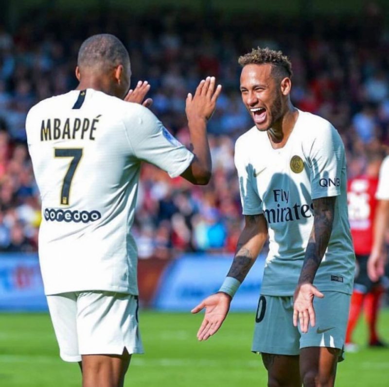 Neymar e Mbappé comemoram gol do PSG – Foto: Reprodução
