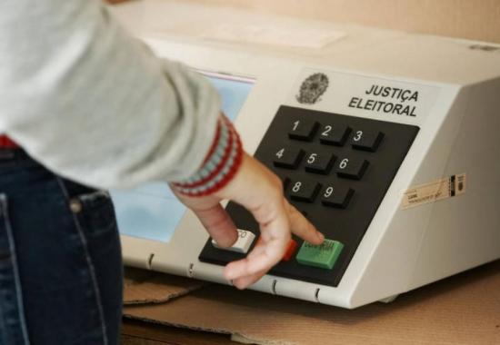 Justiça eleitoral determina suspensão de pesquisa para governo de SC