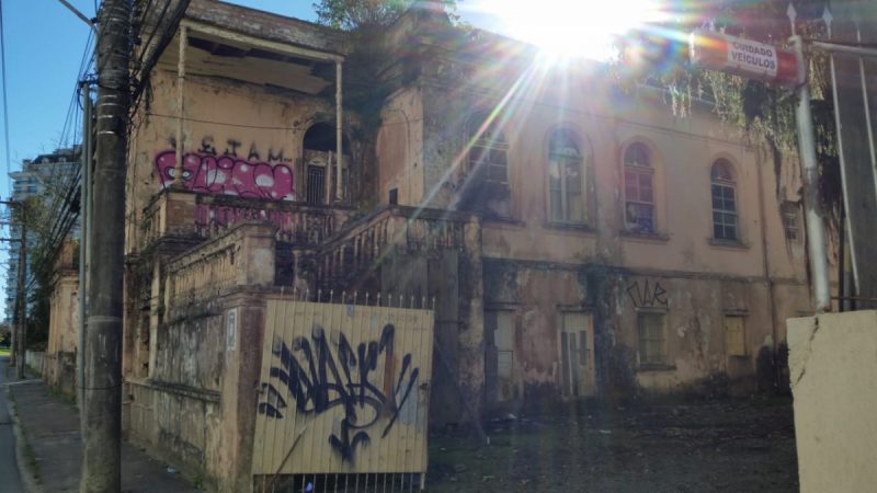 Casarão fica localizado na rua Frei Caneca, na Agronômica - Luiz Henrique Prates/Comcap/Divulgação