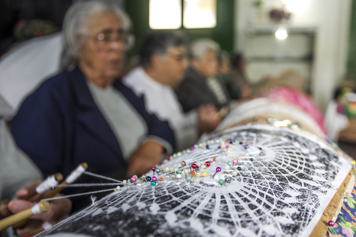 Artesanato tradicional de Florian&oacute;polis, voc&ecirc; pode achar v&aacute;rias pe&ccedil;as feitas com renda de bilro em Santo Ant&ocirc;nio de Lisboa – Foto: Marco Santiago/ND