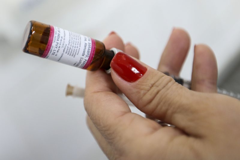Vacina tríplice viral protege contra caxumba, sarampo e rubéola e é oferecida pelo SUS desde 1992 – Foto: Marcelo Camargo/Agência Brasil/ND